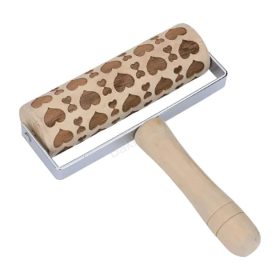 Szív mintás, nyeles nyújtófa 15x18cm