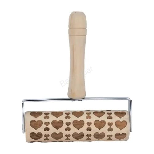 Szív mintás, nyeles nyújtófa 15x18cm