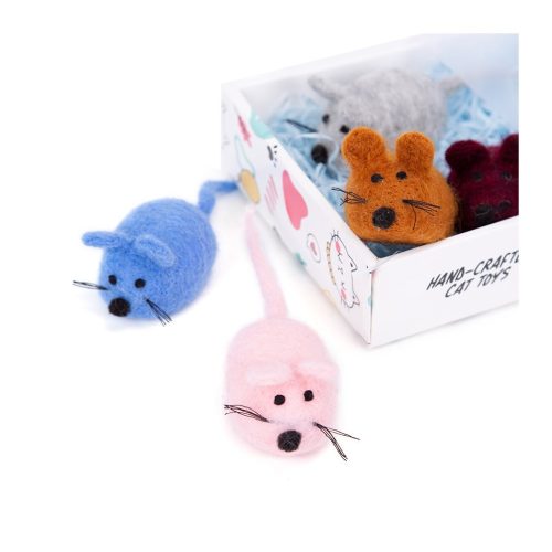 A fonott szőrmés egér készlet macskáknak