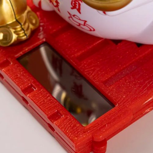 Maneki Neko napelemes szerencsehozó integető macska