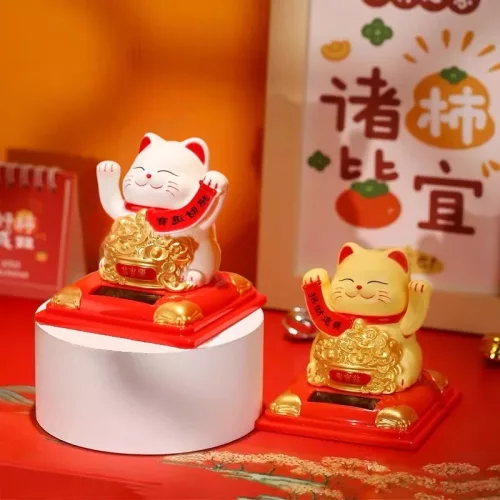 Maneki Neko napelemes szerencsehozó integető macska
