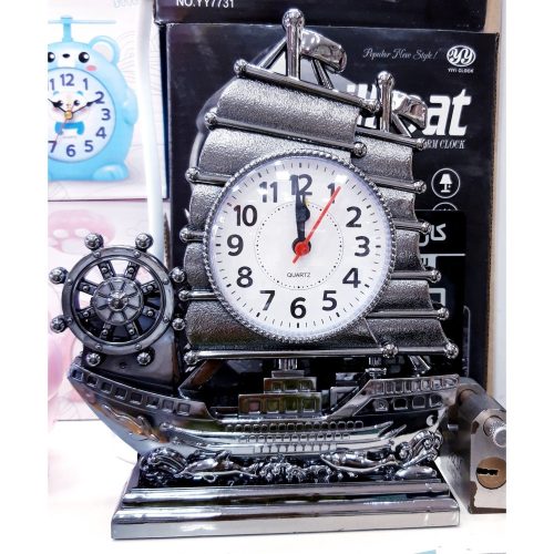 Dekoratív Vitorlás Formájú Asztali Óra – 3 Színben