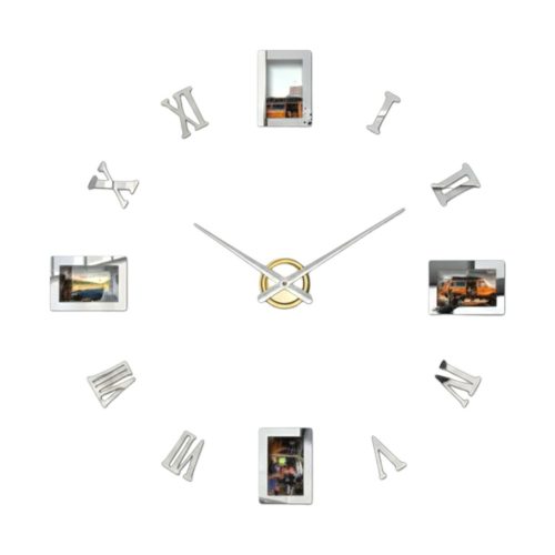 Elegáns csendes falióra római számokkal és fényképkeretekkel